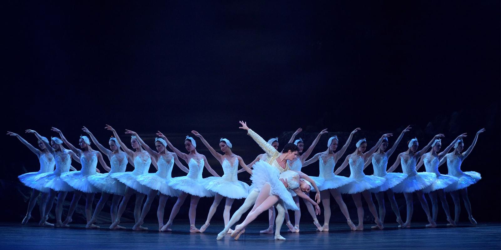 English-National-Ballet-in-Swan-Lake-(c)-Laurent-Liotardo-(5)-2000x1000