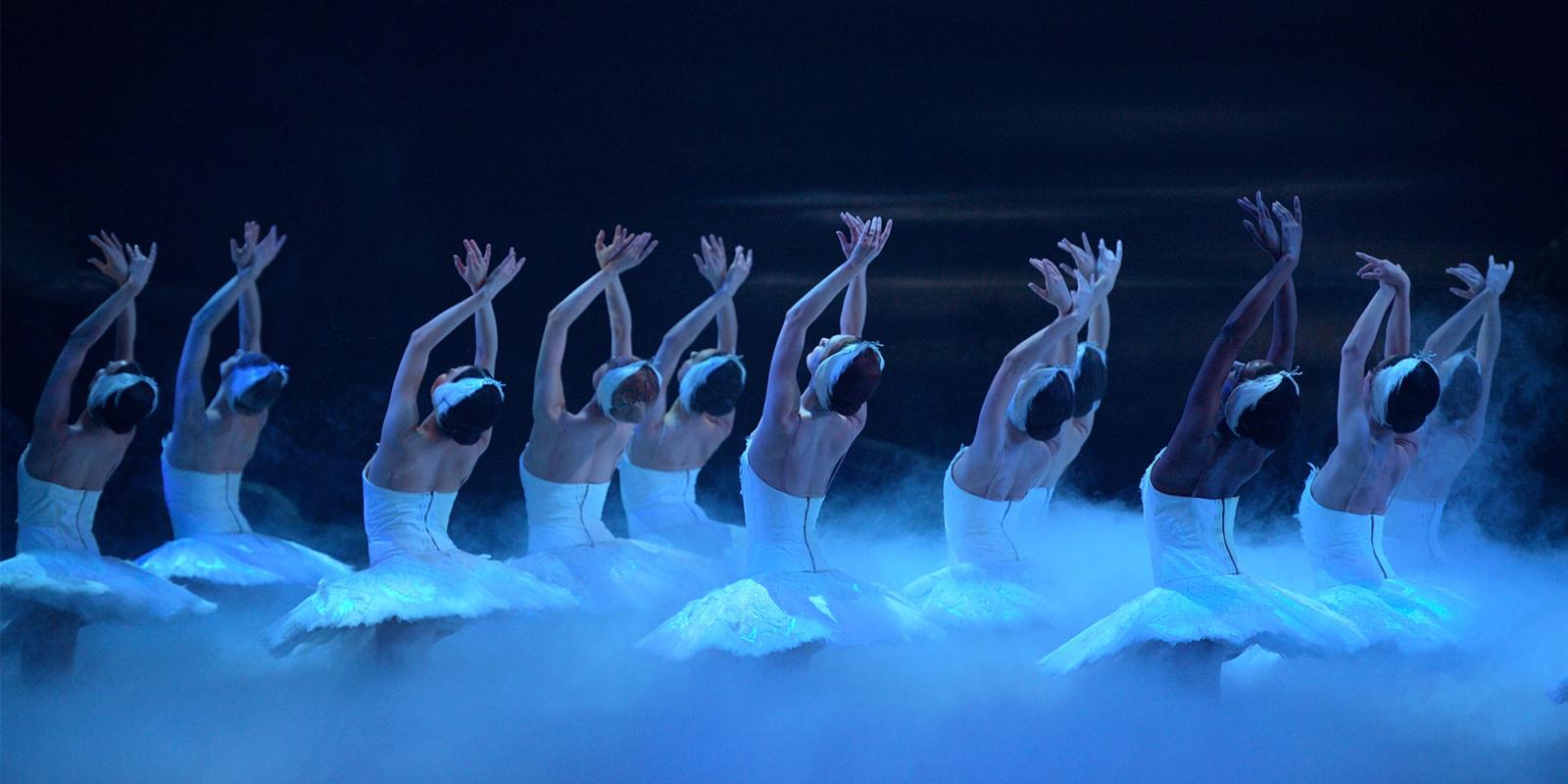 English-National-Ballet-in-Swan-Lake-(c)-Laurent-Liotardo-(6)-2000x1000