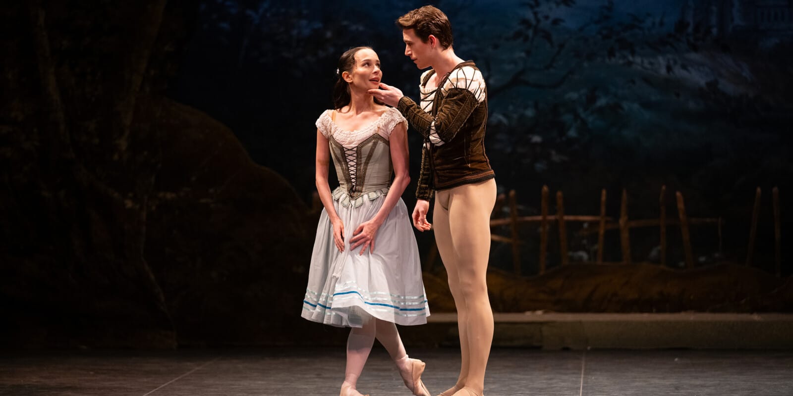 Katja Khaniukova and Aitor Arrieta in Mary Skeaping's Giselle (c) Laurent Liotardo